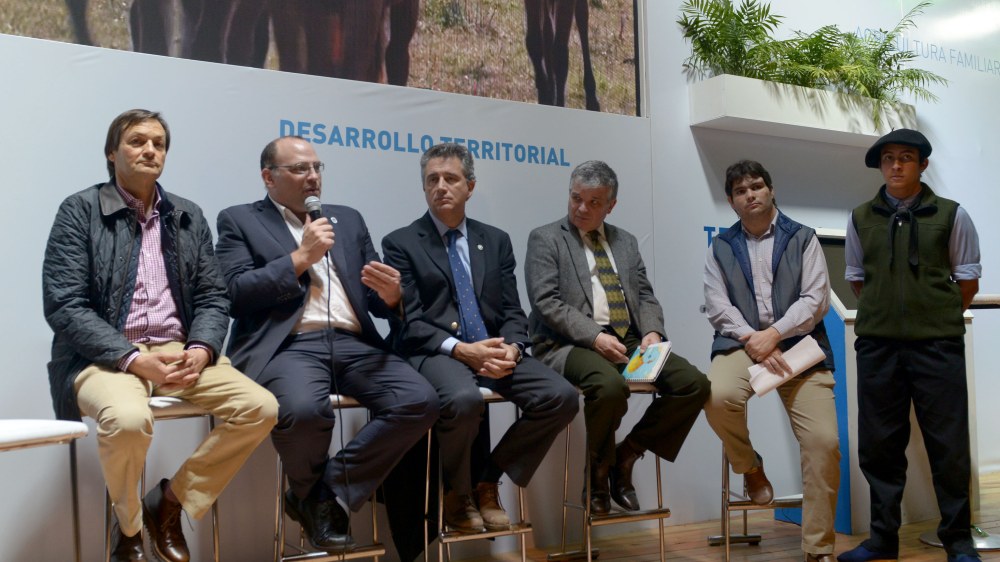 Agroindustria apoya el fortalecimiento de los oficios del sector equino