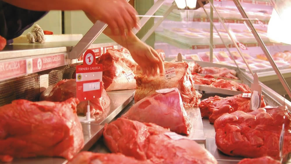 Carne vacuna en carnicería argentina
