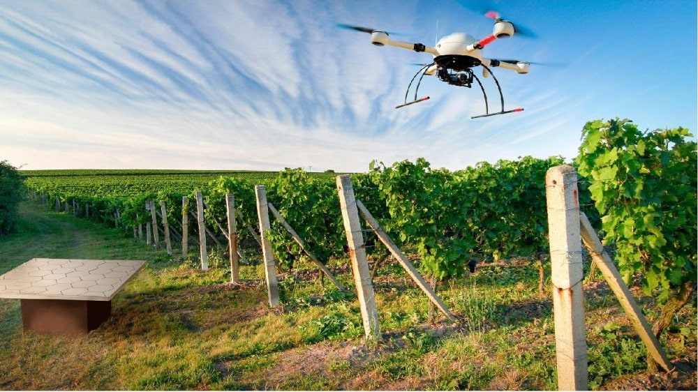 De juguetes a herramientas: Ya usan drones para pulverizar en los campos de Iowa