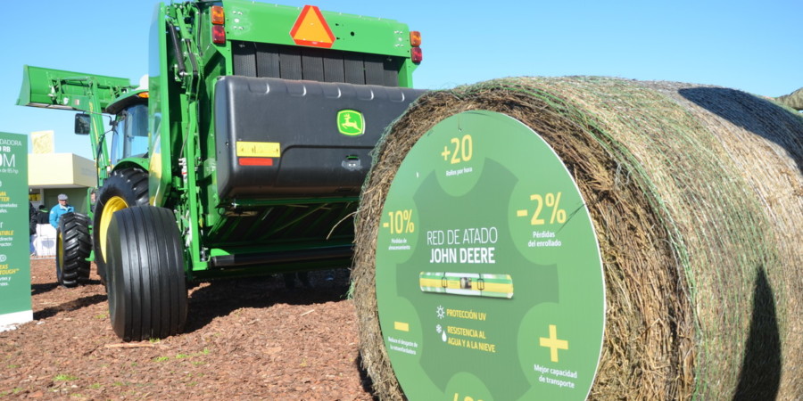 John Deere presentó las rotoenfardadoras de la nueva Serie 0