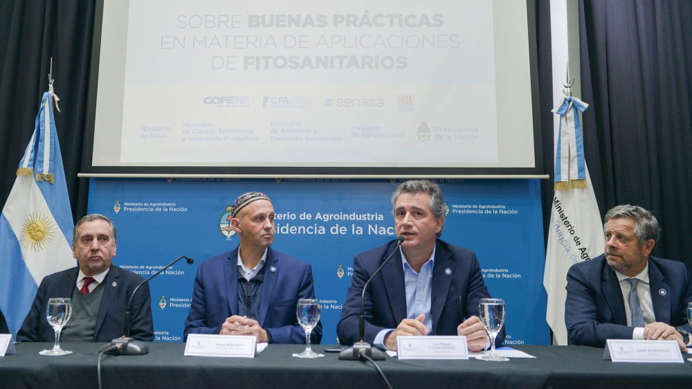 El Gobierno presentó lineamientos para políticas sobre aplicaciones de fitosanitarios