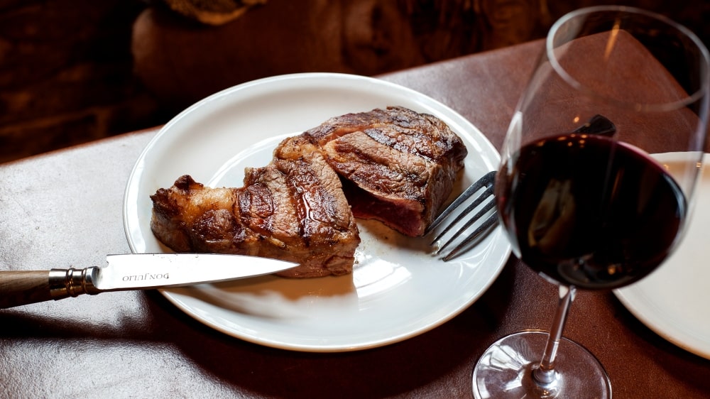 Argentina podría exportar más carne y más vinos a Singapur