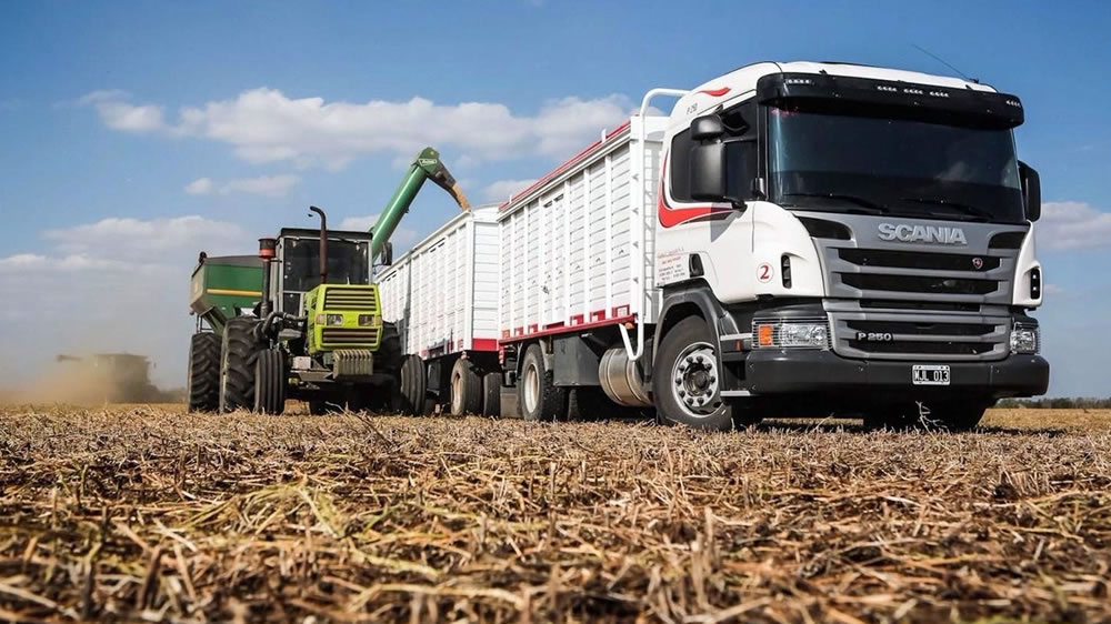 En plena cosecha, transportistas de granos piden otro aumento del 15% en los fletes