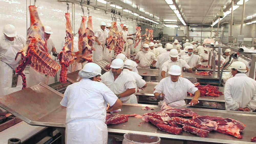 Salario de trabajadores de la carne cayó hasta 50% por restricciones a las exportaciones
