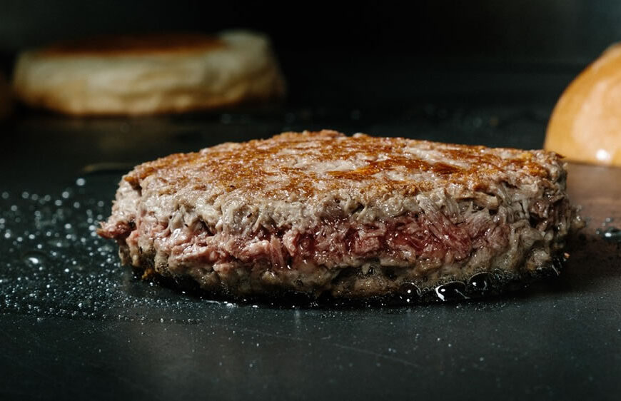 El Foro de Davos recomendó no comer más de dos hamburguesas (finitas) por semana y el sector ganadero argentino le respondió