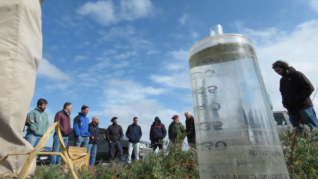 Reunión a campo: Estrategias para el manejo del agua en producciones de secano