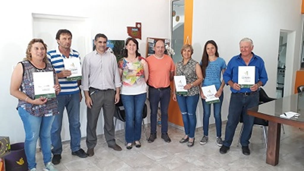 Emprendedores de Pichi Huinca recibieron créditos a tasa cero