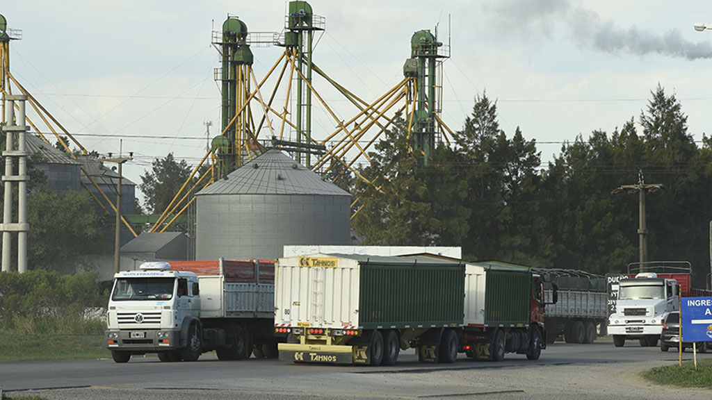 Por la sequía se desploma la actividad en acopios, transporte de cargas y producción de maquinaria agrícola