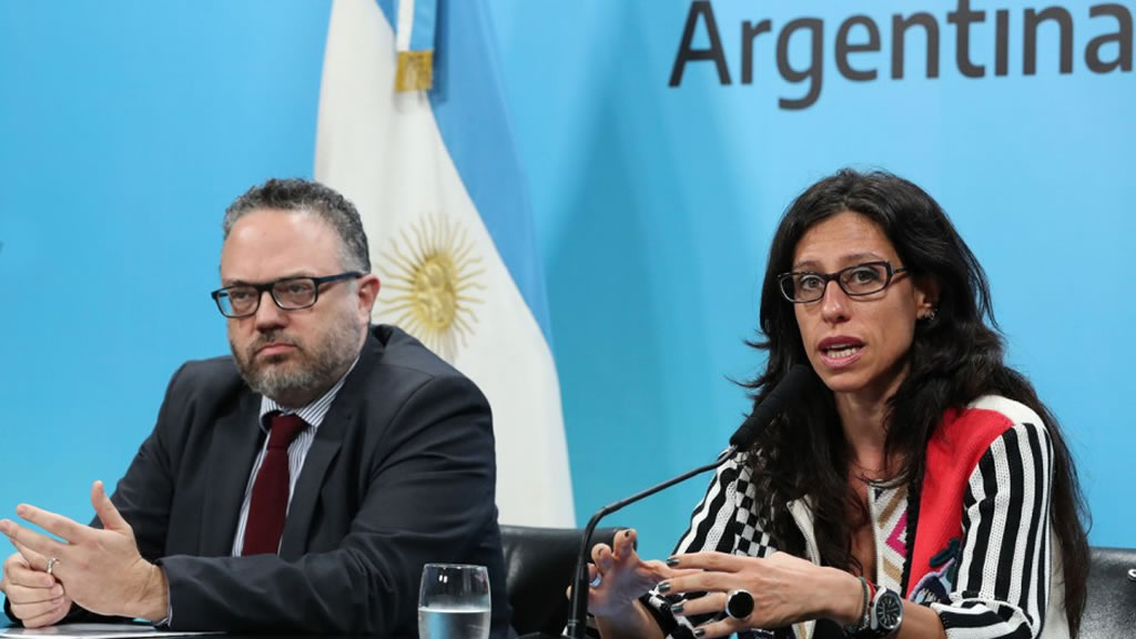 Paula Español quiere intervenir el mercado de trigo y choca con Basterra