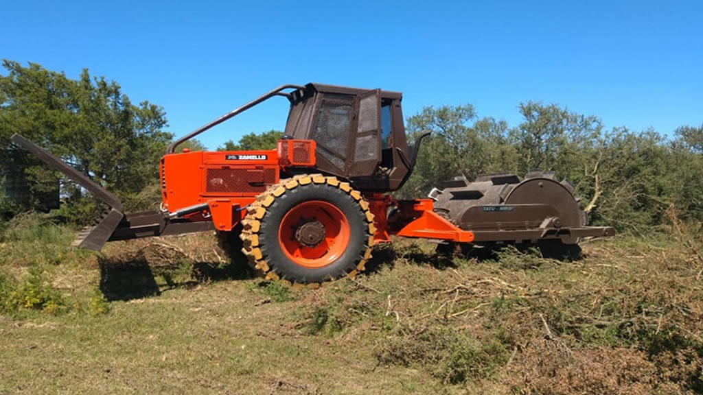 Diseñan un rolo autopropulsado para mejorar la oferta forrajera y conservar bosques del Gran Chaco