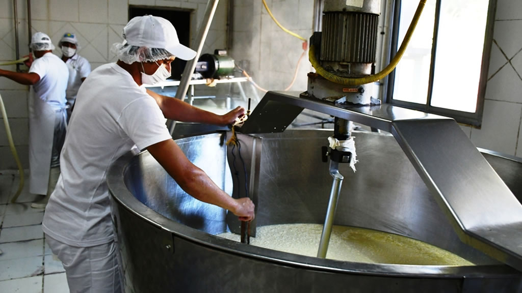 Argentina cumple la totalidad de la cuota de lácteos exportados a Colombia