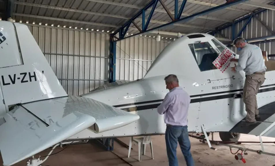 Córdoba: clausuran un avión pulverizador por no estar registrado y trabajar sin receta fitosanitaria