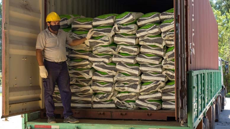 Exportan 50 toneladas de pellet de alfalfa desde San Luis a Colombia
