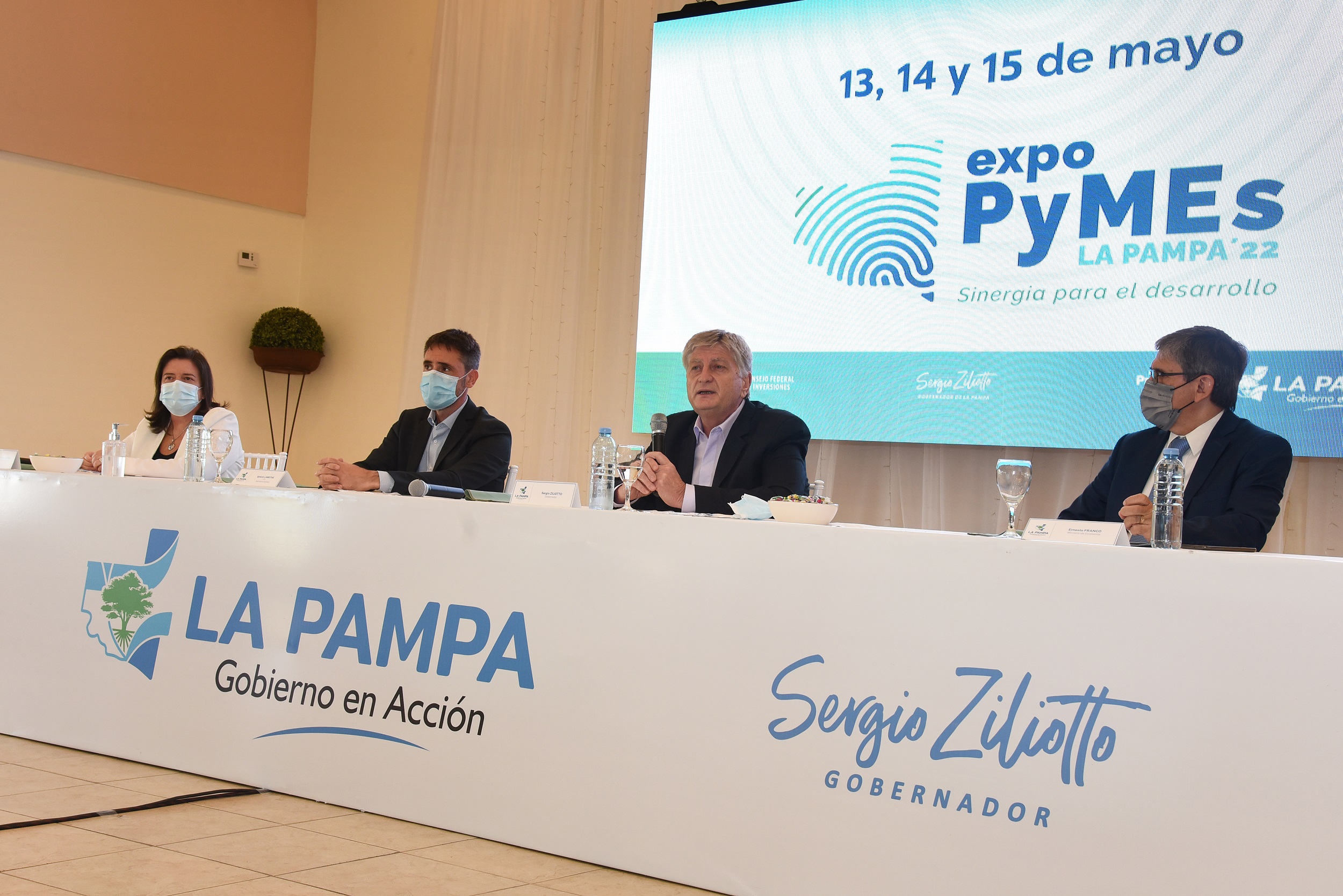 Ziliotto firmó convenio con el CFI y anunció la ExpoPyMES 2022