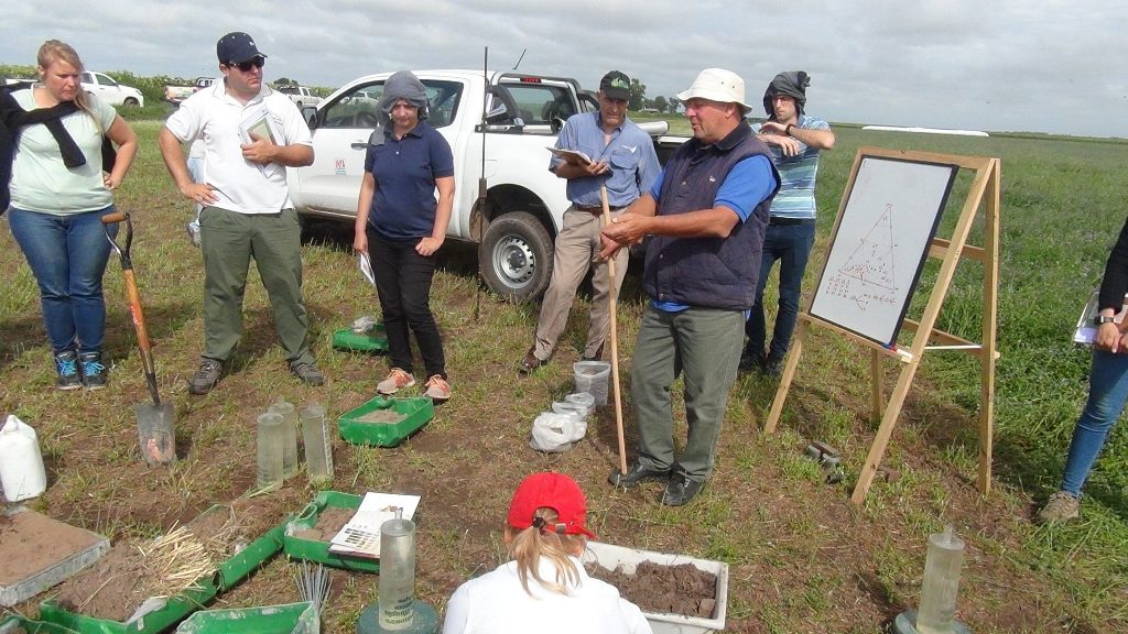 Continúa la capacitación a asesores en Planes de manejo de pasturas y cultivo del maní