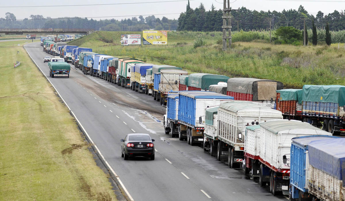 Paro de transporte: Córdoba se cortó sola y acordó un aumento del 18 %