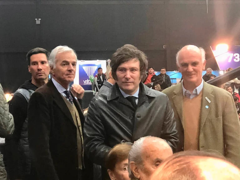 Javier Milei se acerca al campo: “Es una tontería creer que pueden parar la inflación con un aumento de las retenciones”