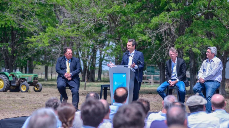 El gobierno oficializará el lunes un programa de ayuda en dinero a productores agrícolas