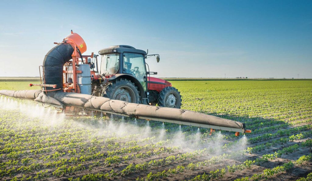 Productores agropecuarios utilizando fitosanitarios a granel