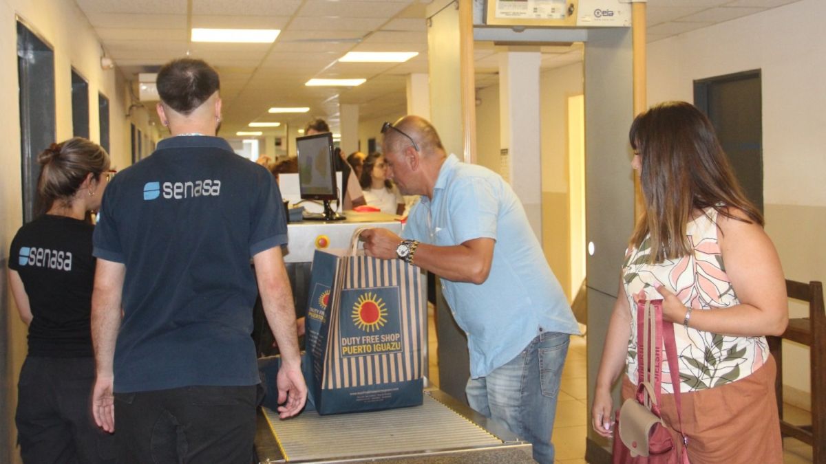 Refuerzan controles fronterizos ante el avance de la influenza aviar en la región