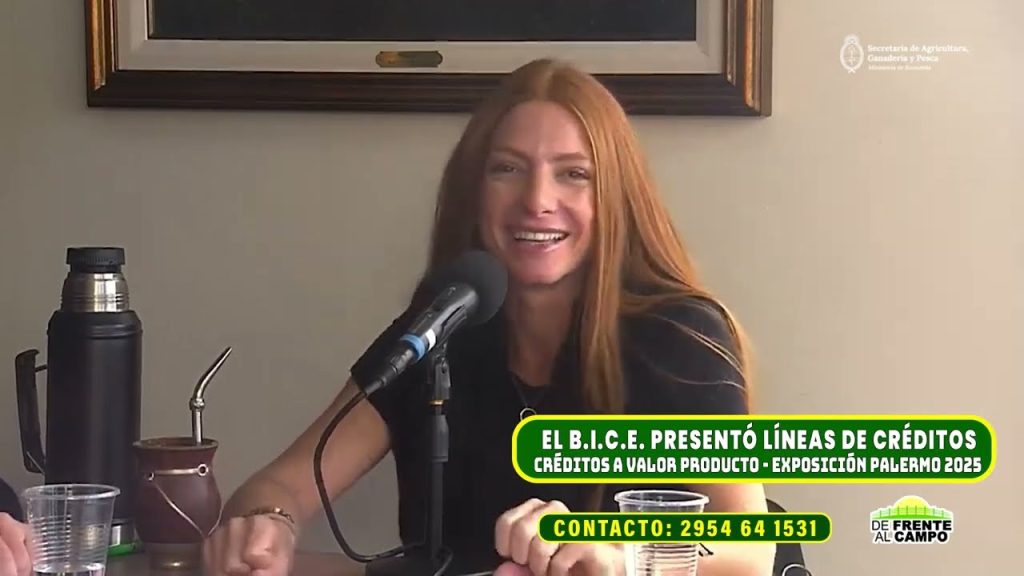 Bianca Orlandini explicando los créditos valor producto del BICE en la Exposición Rural.