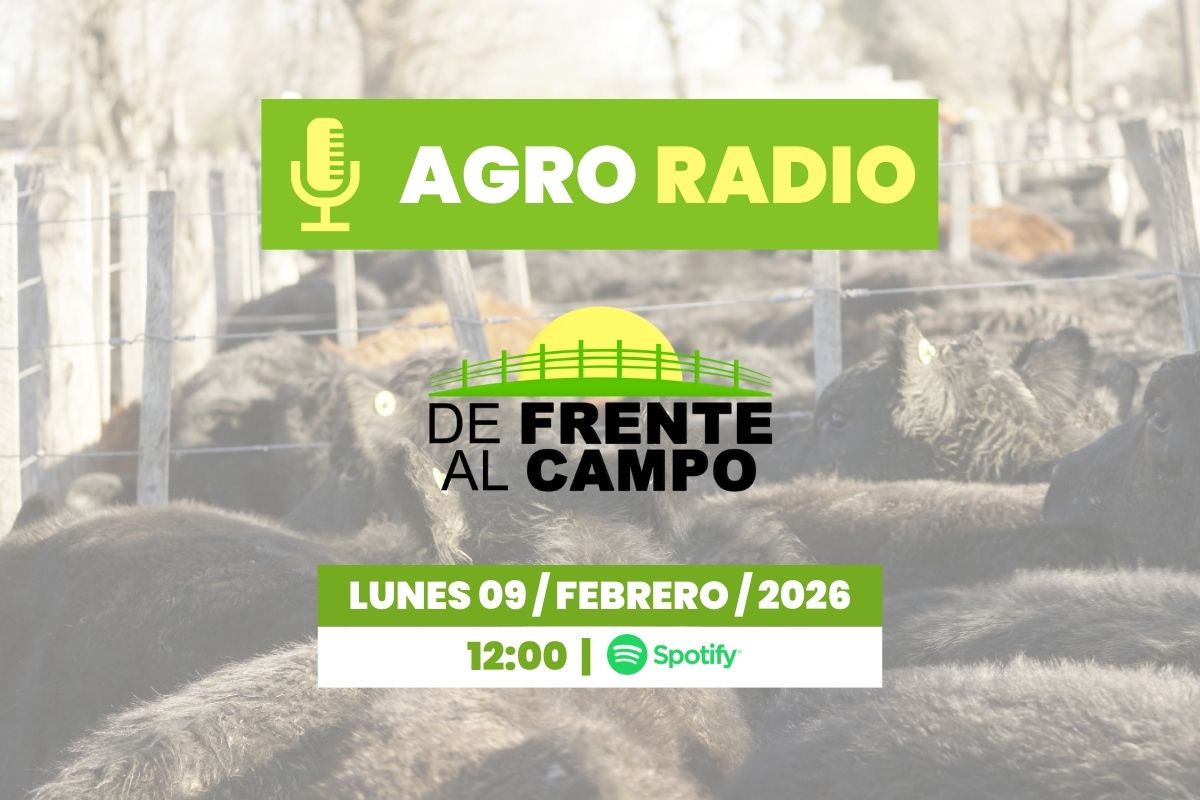 Placa de Agro Radio con anuncio del programa De Frente al Campo sobre fondo de hacienda en corrales.